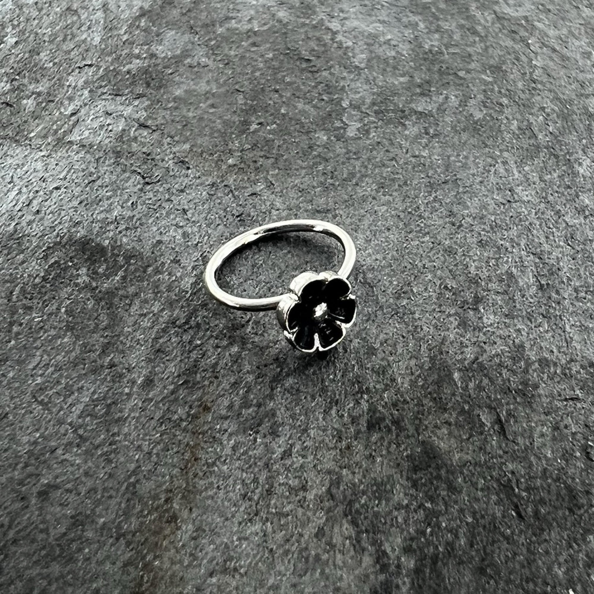 20G 5/16 Dainty Black Flower Seamless Nose Hoop